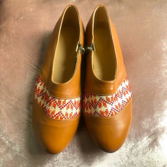 Tatreez Oxford Shoe from Darzah - Picture 2 of 9